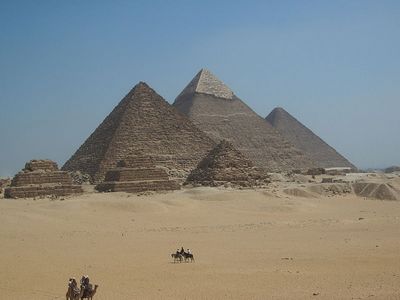 001672 Gizeh-Pyramiden (wikimedia)