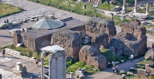 Rom Tempel des Divus Iulius (wkipedia)